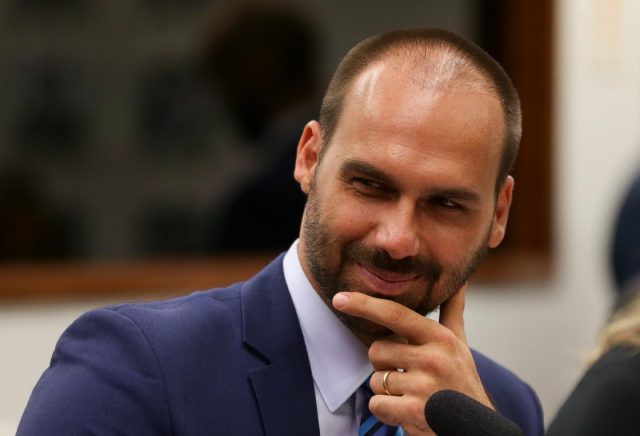 27nov2019---o-deputado-eduardo-bolsonaro-psl-sp-durante-discussao-com-representantes-do-setor-de-telecomunicacoes-1574905402622_v2_1920x1310