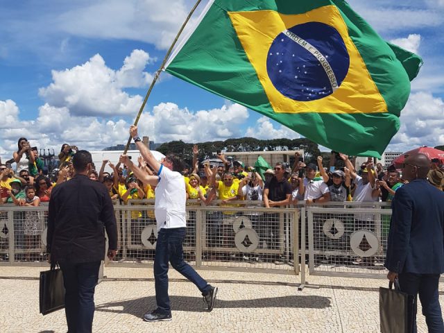 Foto postada pelo presidente Jair Bolsonaro, durante a manifestação em Brasília (DF)