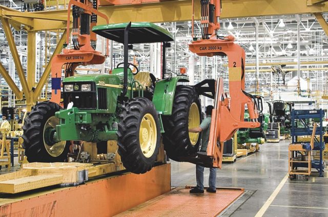 maquinas-agricolas-fabricas-devem-parar-atividades-entre-abril-e-junho