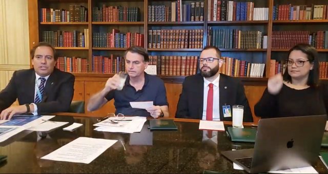 bolsonaro bebe leite bolsonaro bebe leite
