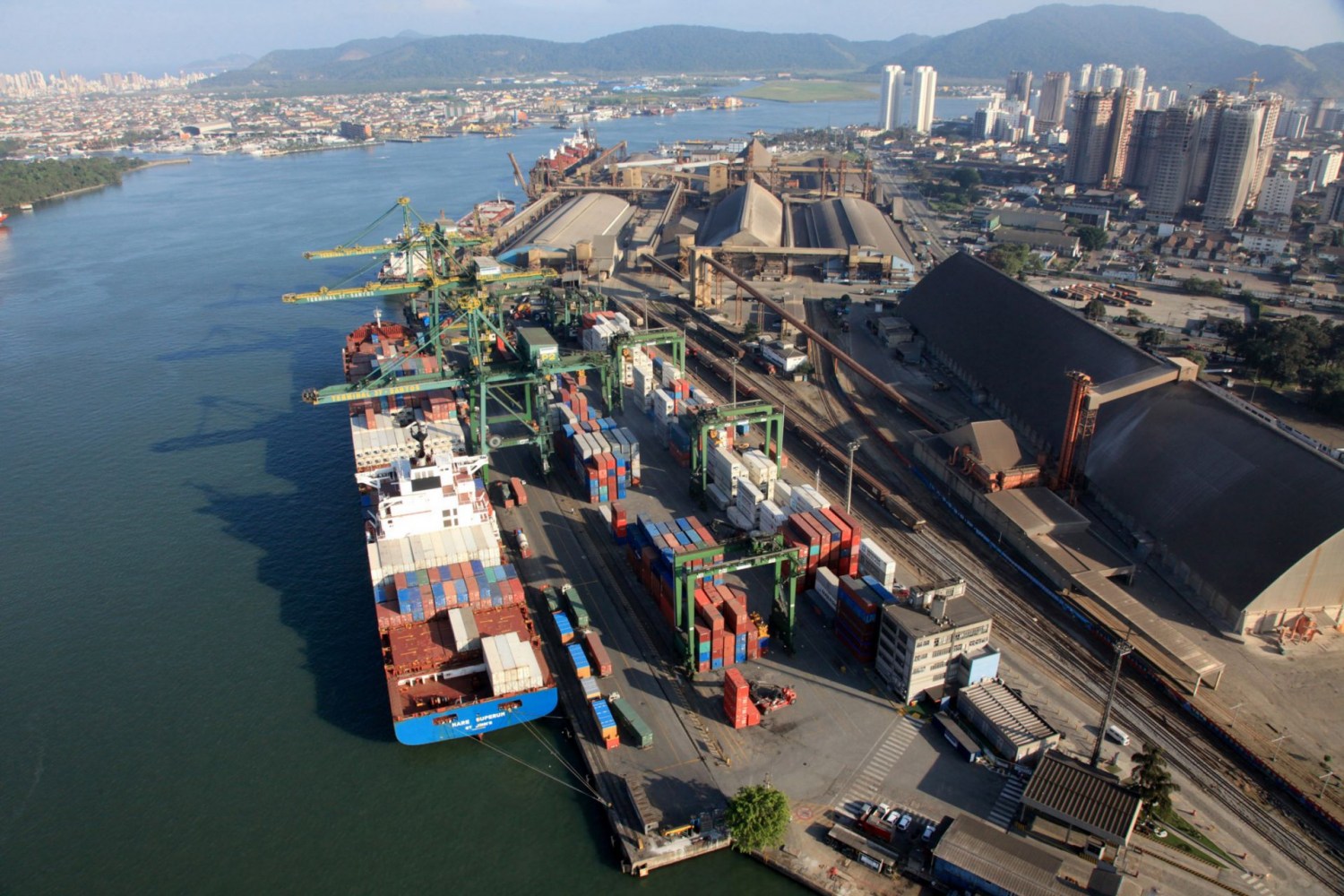 Canal-de-navegac-o-do-Porto-de-Santos