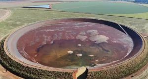 Rompimento de piscinão de irrigação da Fazenda Água Santa em Perdizes MG