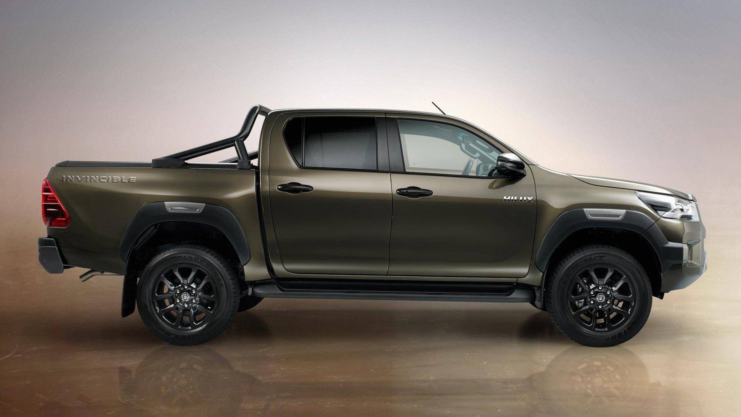 Toyota-Hilux-Invincible-2021-