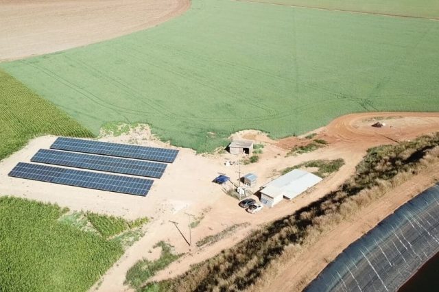 Primeiro pivô do mundo a base de energia solar é lançado Primeiro pivô do mundo a base de energia solar é lançado