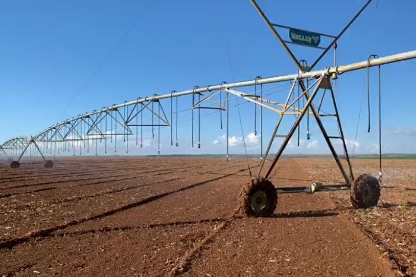 Primeiro pivô do mundo a base de energia solar é lançado