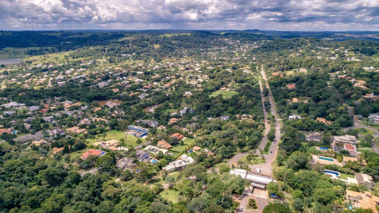 Aerea-Aldeia---Studio-OnzeOnze cidade com mata floresta