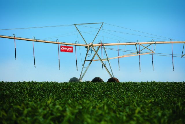 Lindsay-Zimmatic-Pivot-9500P-3Wheel-Corn Irrigação eficiente será destaque na AgroBrasília