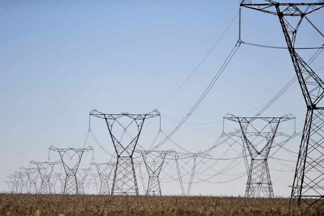 agencia-brasil170912-mca7686 torres de energia eletrica no campo agencia-brasil170912-mca7686 torres de energia eletrica no campo