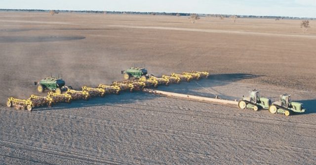 mega plantadeira de 92 metros de largura