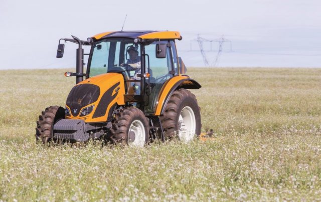 valtra lanca tratores menores