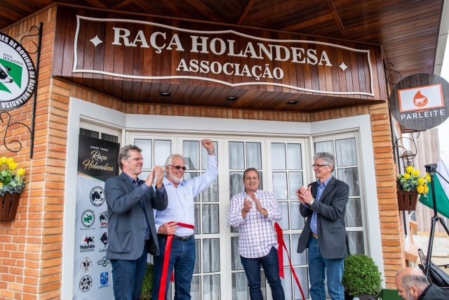Associação Brasileira de Bovinos da Raça Holandesa transfere sede para Cidade do Leite; transferência foi aprovada com unanimidade pelos seus diretores Associação Brasileira de Bovinos da Raça Holandesa transfere sede para Cidade do Leite; transferência foi aprovada com unanimidade pelos seus diretores