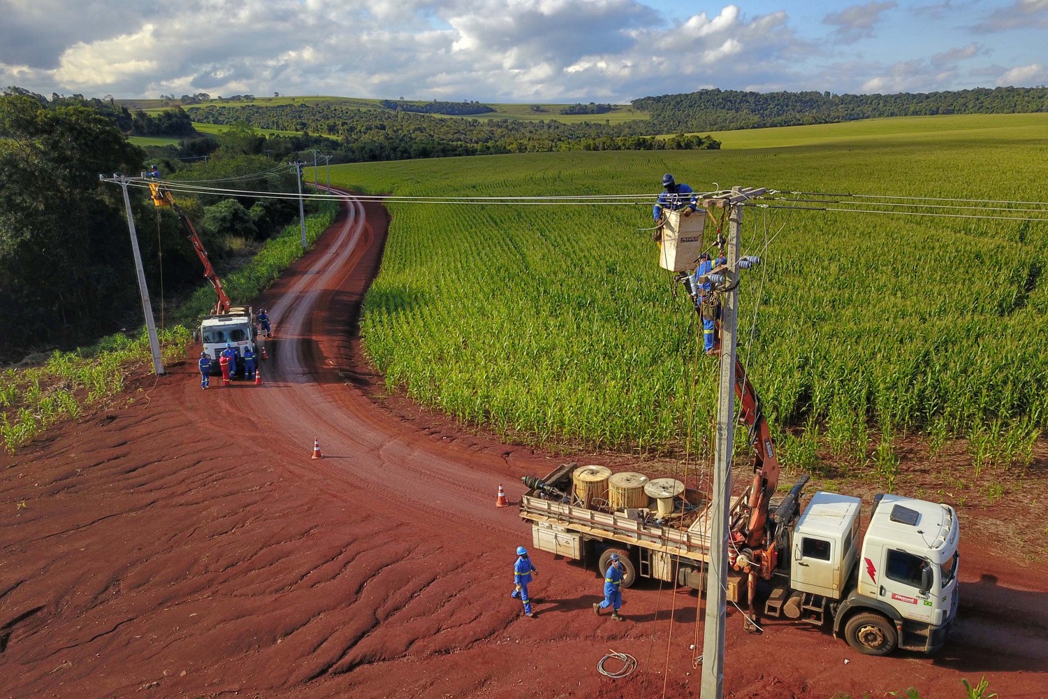 instalação de energia elétrica no campo