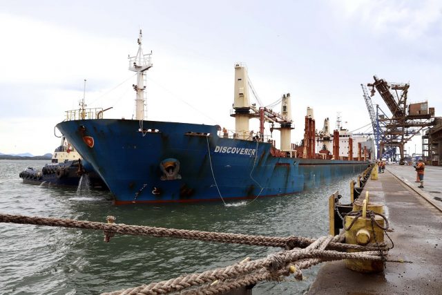 Navio com soja americana