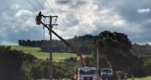 instalação de energia elétrica no campo