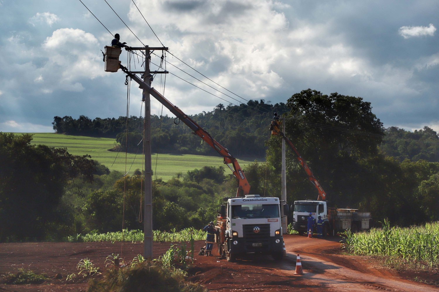 instalação de energia elétrica no campo