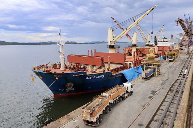 Navio com soja americana