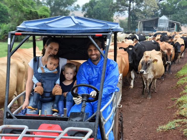 A qualidade de vida foi o principal fator que levou Celis e Andre a implantar um novo modelo de produção leite. Foto: Aires Mariga