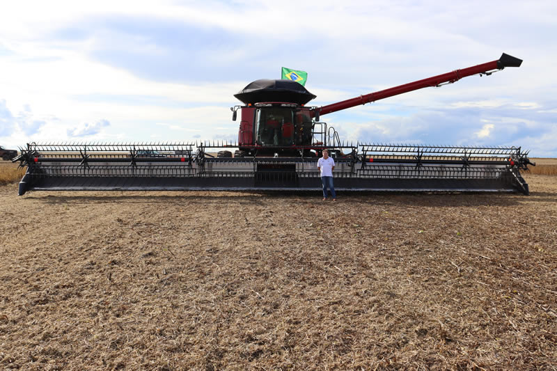 Brasil tem maior plataforma de corte para colheitadeiras do mundo