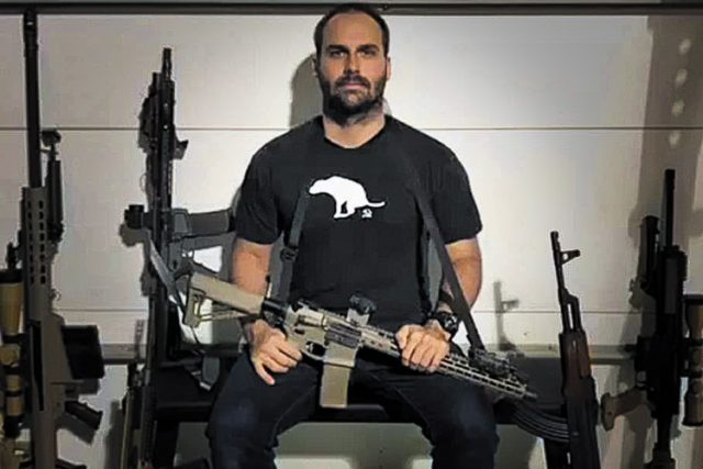 eduardo-bolsonaro-armas-eua-47png-910x607