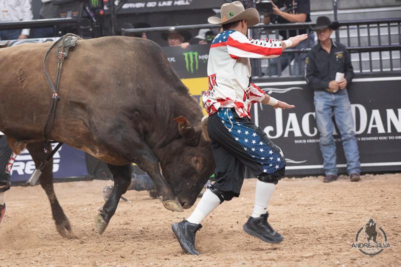 Conheça o primeiro brasileiro a atuar como salva-vidas no mundial de  rodeios nos EUA - Revista Globo Rural