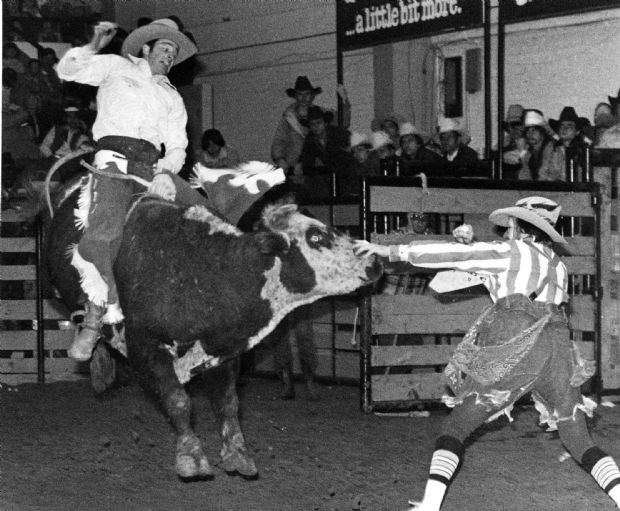 Conheça o primeiro brasileiro a atuar como salva-vidas no mundial de  rodeios nos EUA - Revista Globo Rural