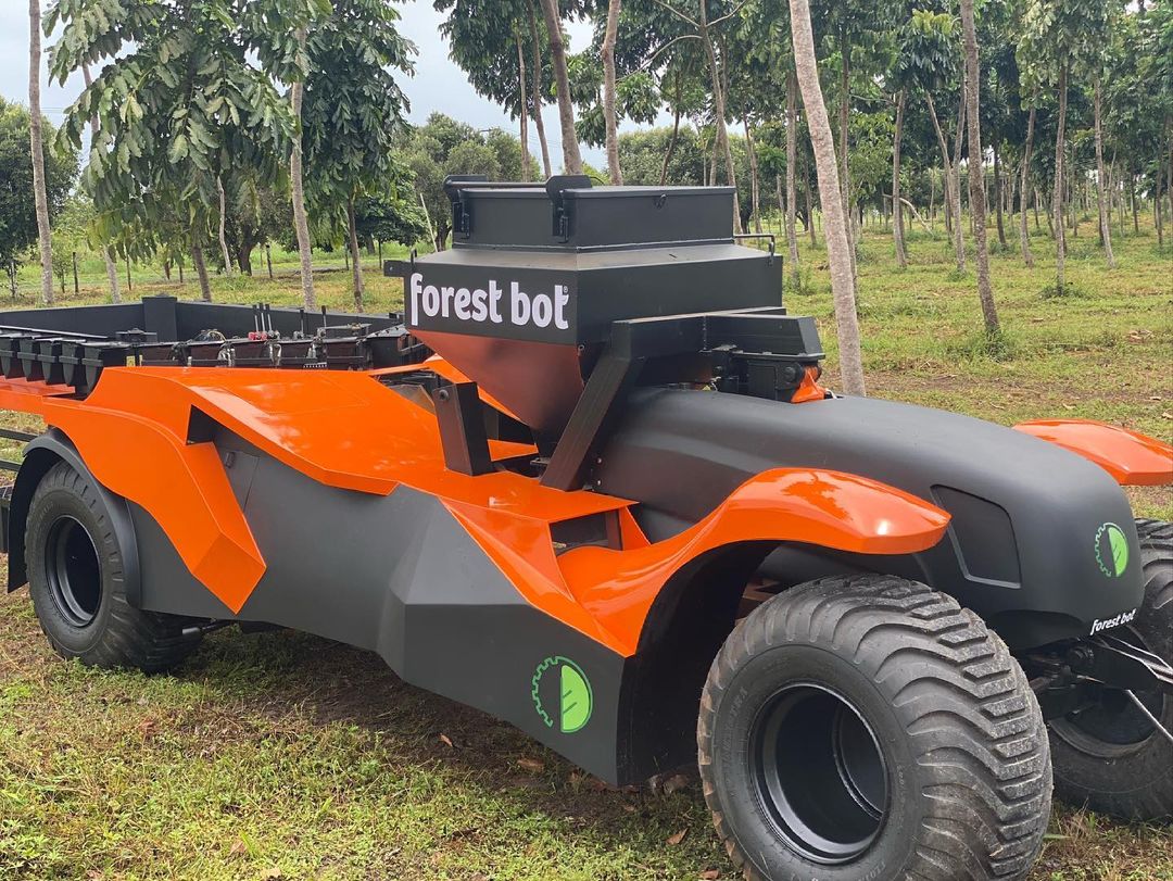 Brasileiro desenvolve uma máquina de plantar floresta