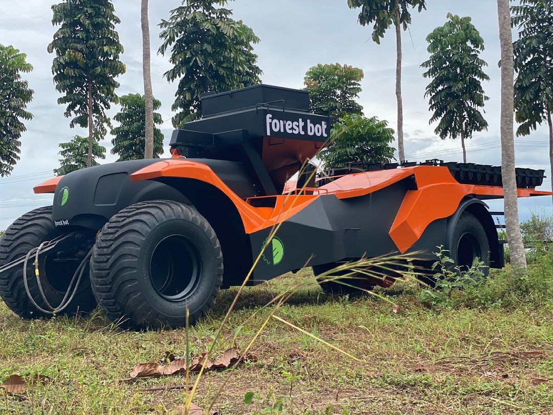 Brasileiro desenvolve uma máquina de plantar floresta