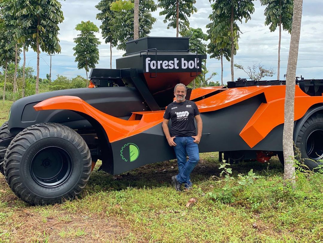 Brasileiro desenvolve uma máquina de plantar floresta