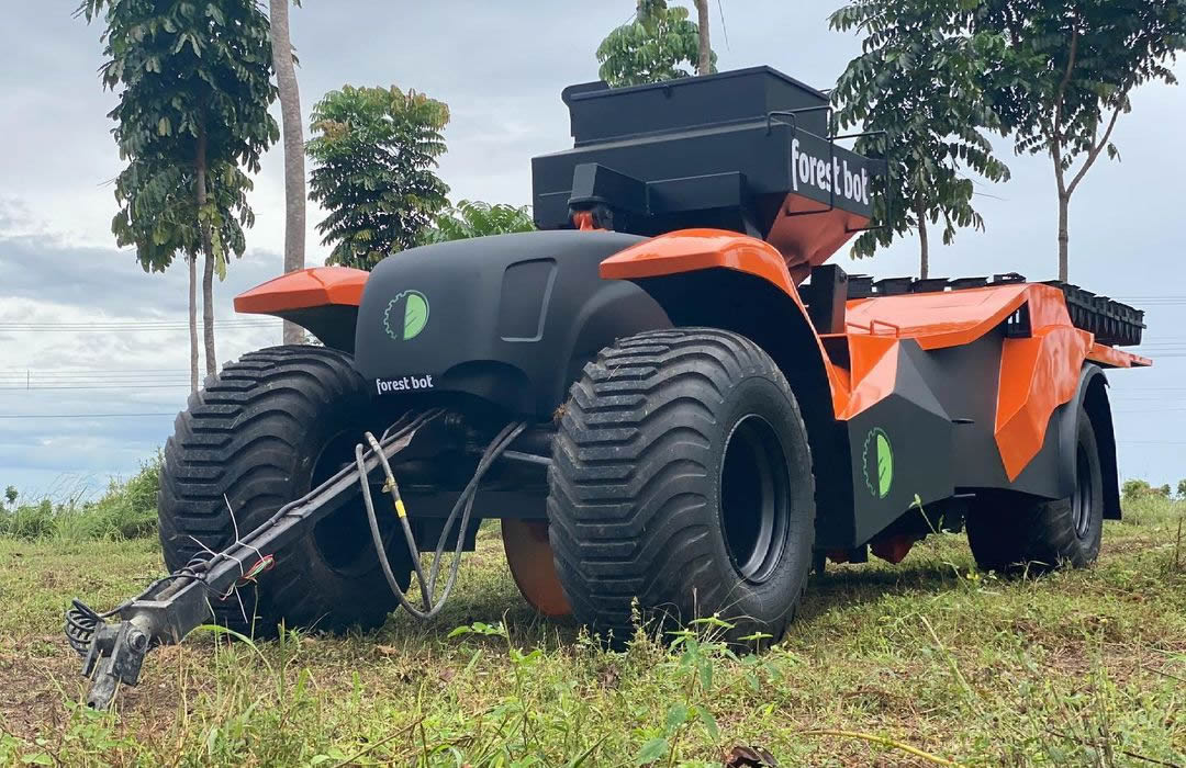 Brasileiro desenvolve uma máquina de plantar floresta