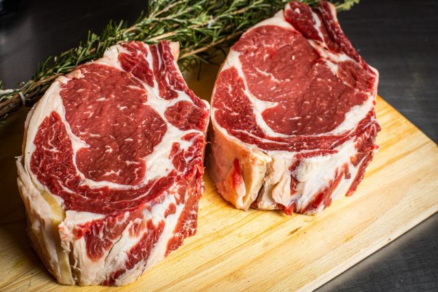 Corte de carne especial. Prime rib tabua de carne Corte de carne especial. Prime rib tabua de carne