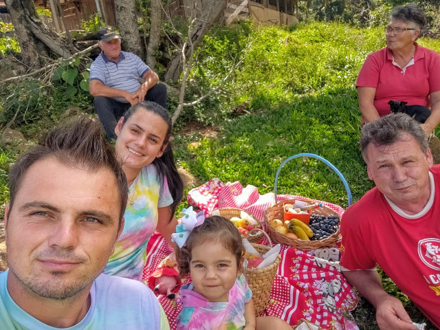 Ronei quer criar a filha Luiza no meio rural e ao lado da família