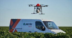Drone - NEXT 6 - Koppert e Jacto anunciam parceria para liberação de biodenfesivos macrobiológicos via drones em grãos e fibras