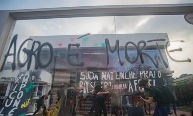 Vandalismo-na-Aprosoja-Brasil-e-um-crime-contra-o-agro-brasileiro Vandalismo-na-Aprosoja-Brasil-e-um-crime-contra-o-agro-brasileiro