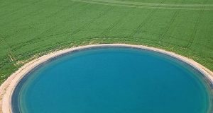 reservatorio de agua para irrigacao da agricultura