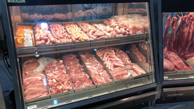 Bandejas-de-carne-em-aço-inox