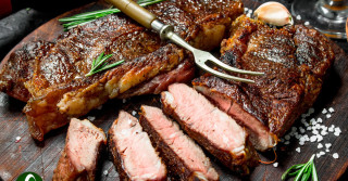 Cortes de carne bovina para o churrasco de Natal que surpreendem sem estourar o orçamento