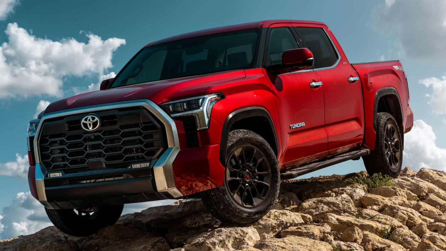 2022-toyota-tundra-limited-trd-off-road-exterior-front-quarter
