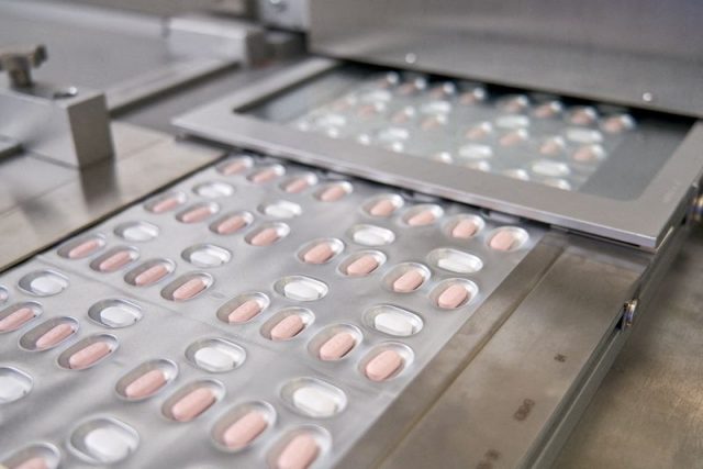 Antiviral contra Covid-19 da Pfizer, Paxlovid, é produzido e embalado em Ascoli, na Itália