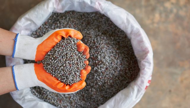 saco de fertilizantes granulados