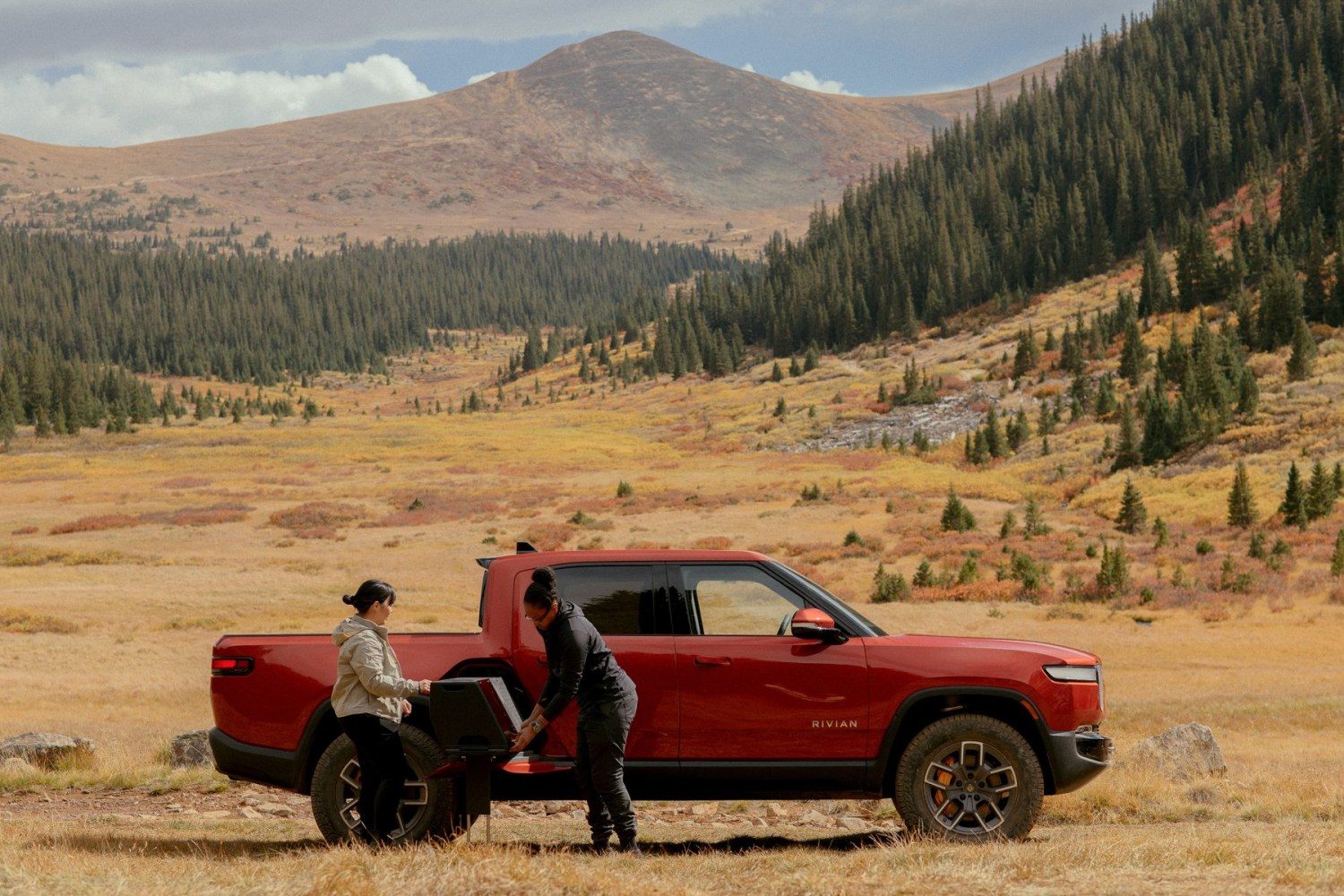 Rivian R1T é uma picape elétrica com quatro motores