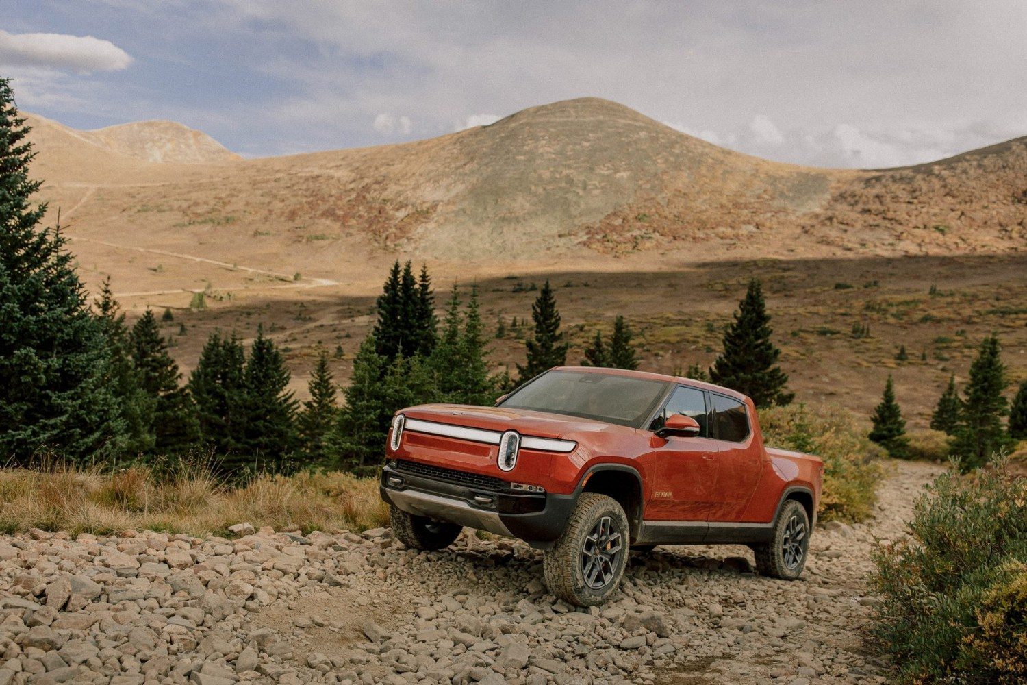 Rivian R1T é uma picape elétrica com quatro motores