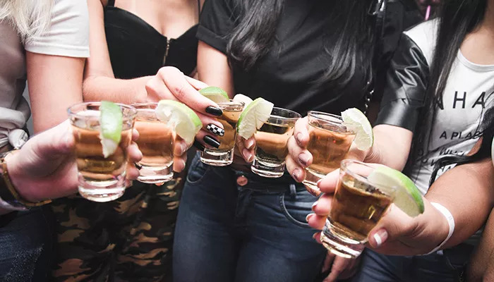 Venda de cachaça no Brasil avança entre as mulheres