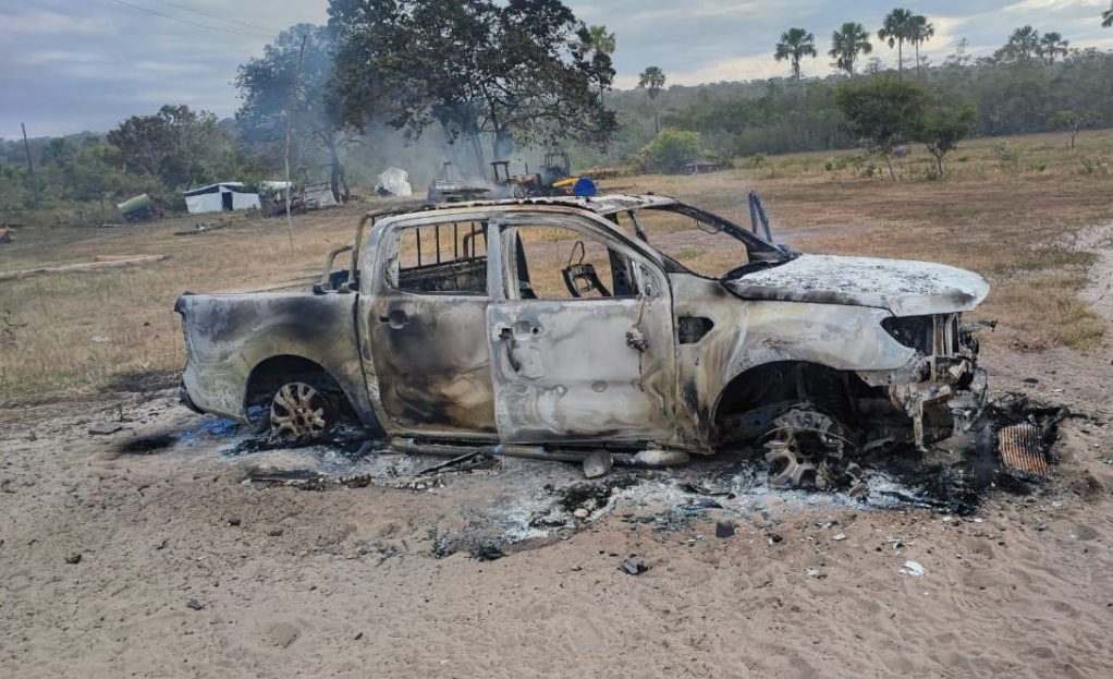 Grupo invade fazenda e deixa rastro de destruição na Bahia - vídeo