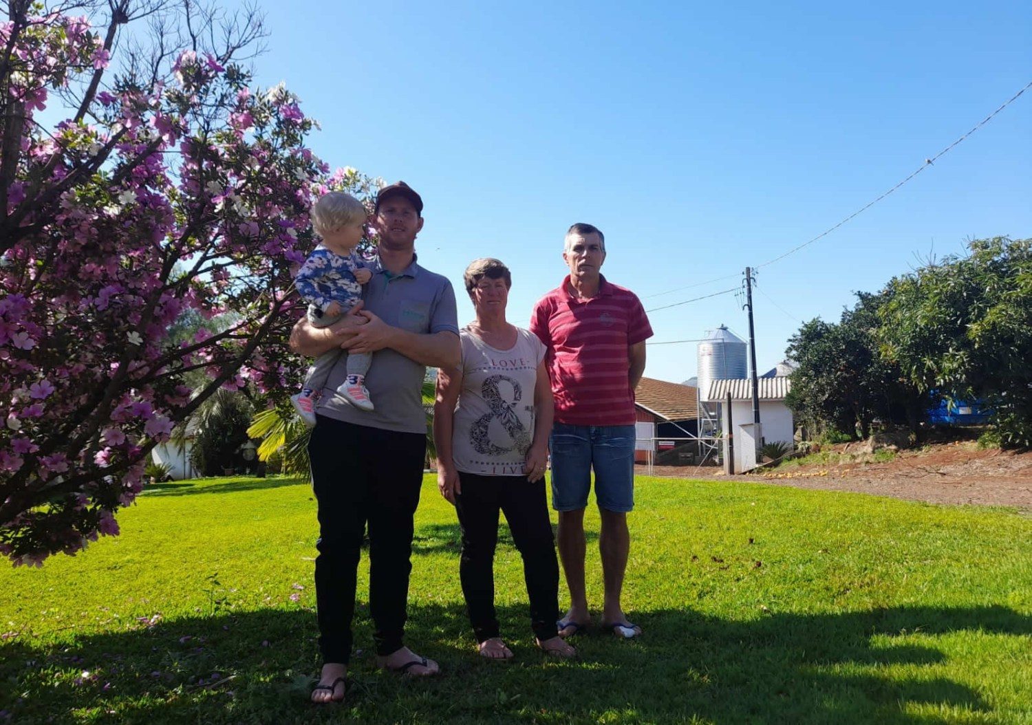 amília Maldaner (Maicon com o filho, Antônio e Ivanir).