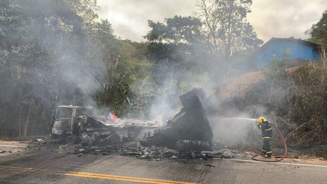 a-carga-foi-toda-perdida-durante-o-incendio-na-mg-259-a43552ba-9629-4ae7-9e32-4b5c679cbd93
