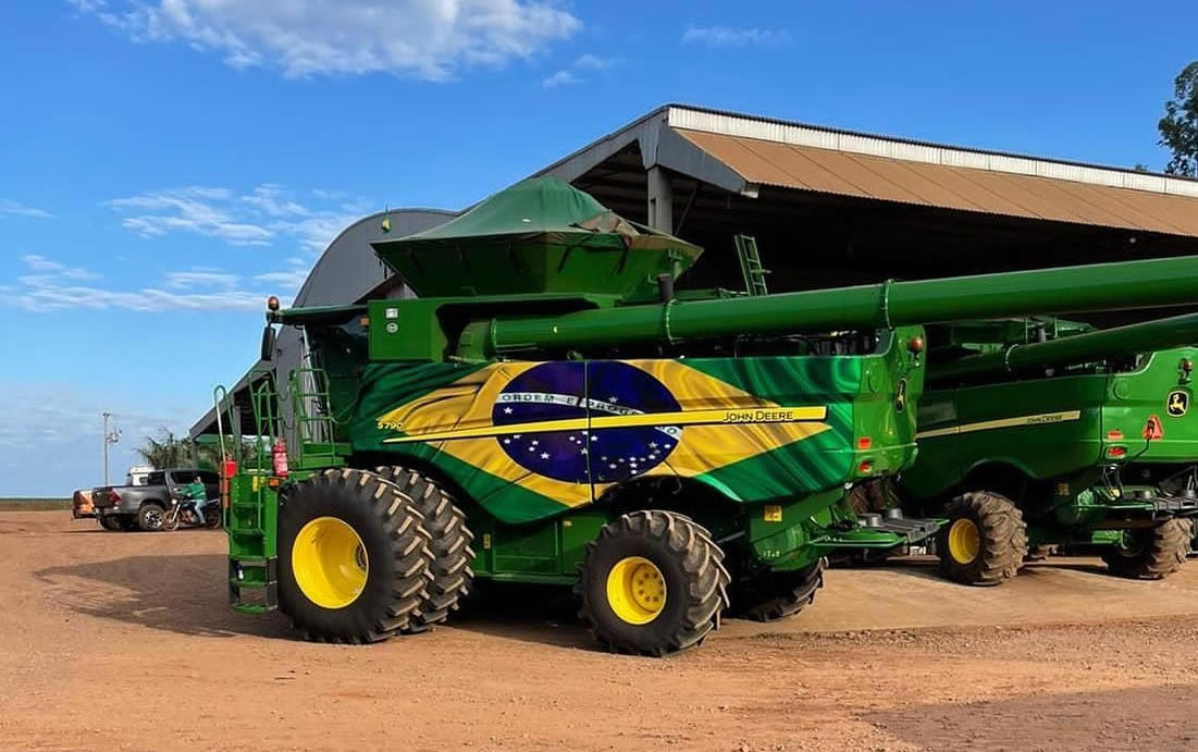 colhedeira da jhon deere adesivo da bandeira do brasil