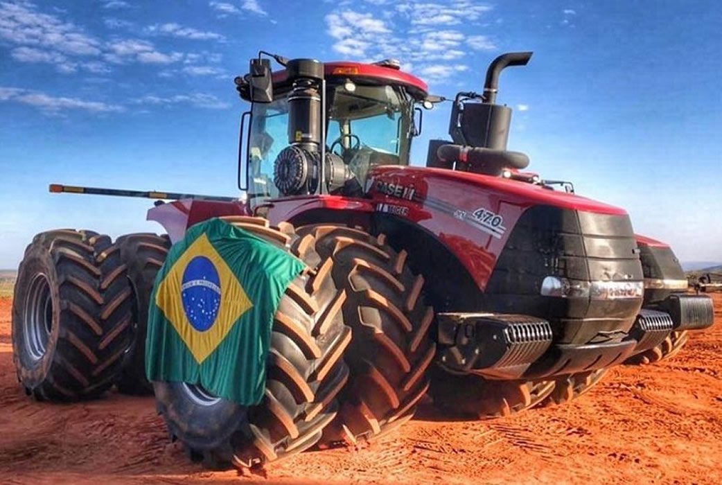 trator gigante da case com bandeira do brasil - patriota