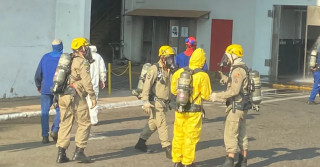 Vazamento de amônia em frigorífico deixa um morto e 11 intoxicados