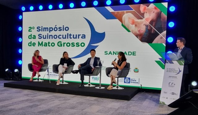 Painel-de-debate-no-2º-Simpósio-da-Suinocultura-de-Mato-Grosso