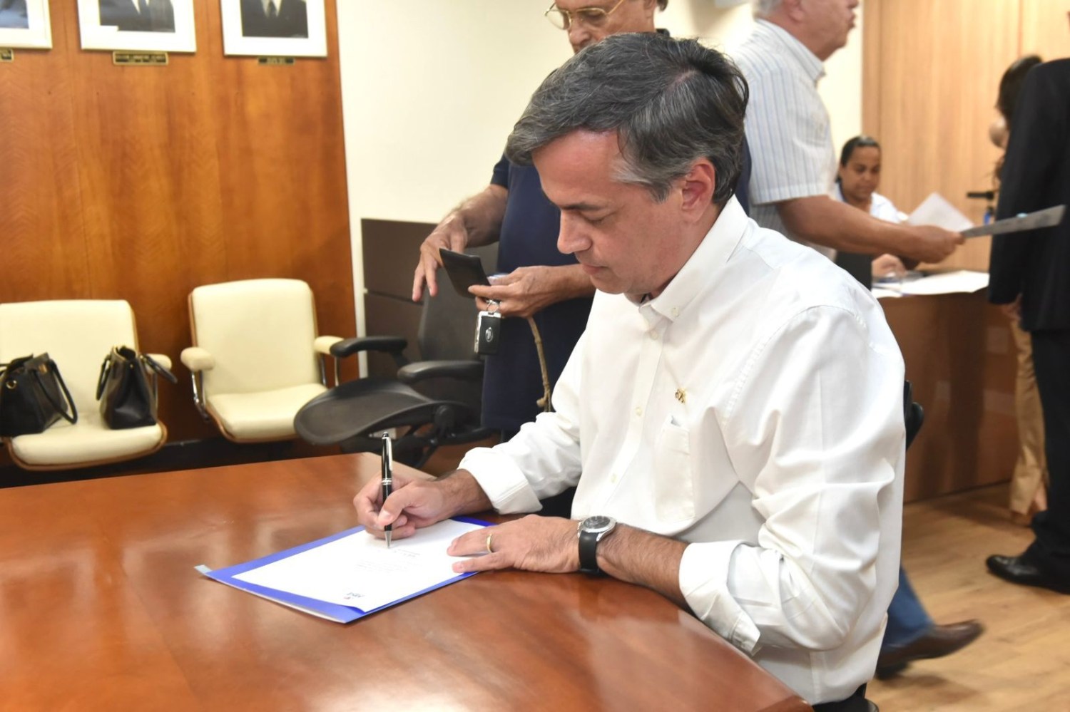Novo presidente da ABCZ, Gabriel Garcia Cid assina termo de posse